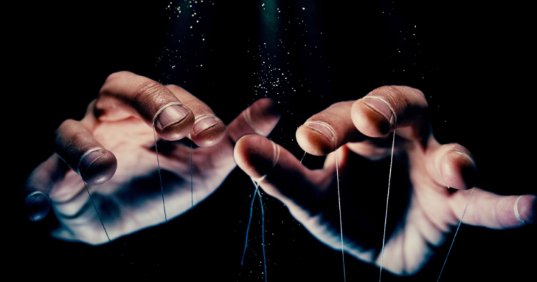 Tak działa manipulacja: Jak wyprodukować „prawicowy ekstremizm”