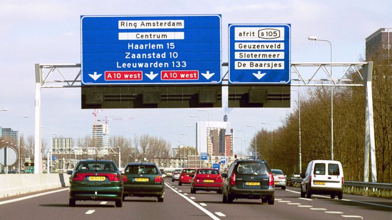 Sezon urlopowy – Holandia zmienia ograniczenie prędkości na autostradach