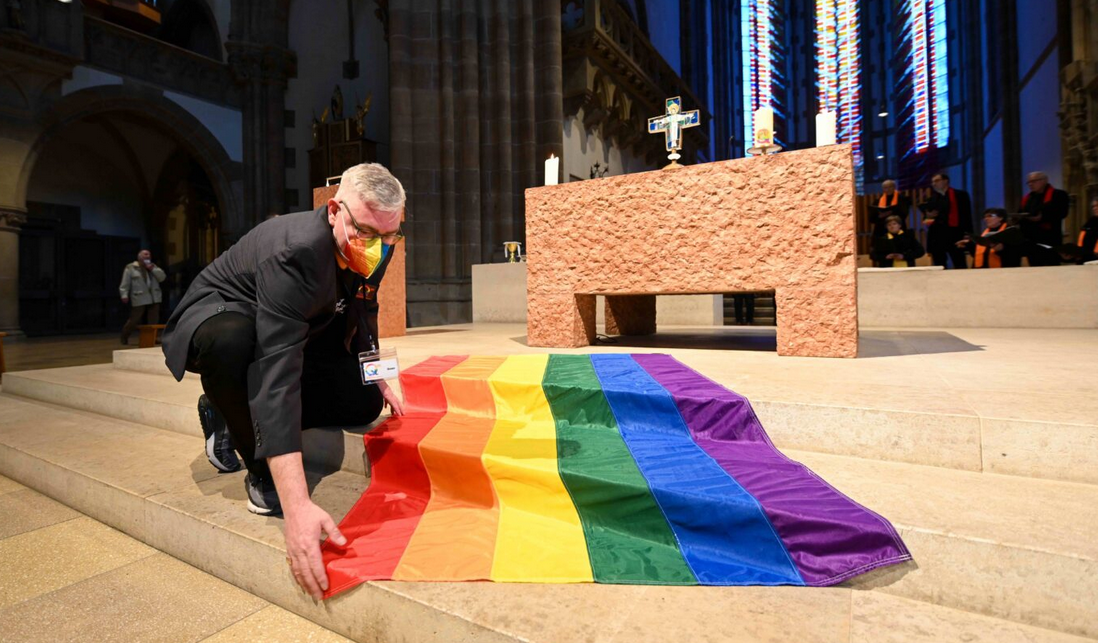 Wolontariusz w radzie parafialnej z certyfikatem Stasi