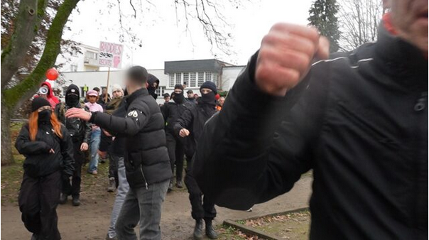 SOS-Demokracja: GIEßEN – Ochroniarze DGB (!) biją zespół TV TICHYS EINBLICK