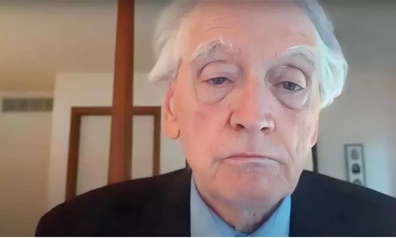 Krótkо po zgłoszeniu przeciwko Gatesowi i Bourli – Profesor znaleziony martwy