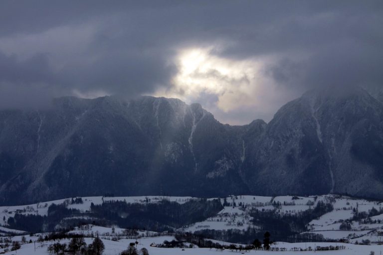 Masowe dezertacje: Dziesiątki tysięcy Ukraińców uciekają przez Karpaty do Rumunii