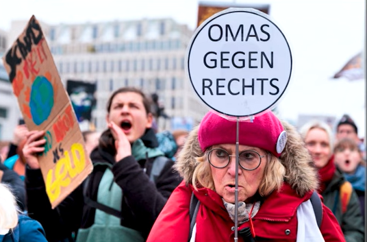 51% Niemców: Ekstremizm prawicowy największym zagrożeniem dla demokracji