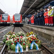 Policja daje wskazówki dotyczące zachowania jako ochrony przed „pchaczami na peronach”