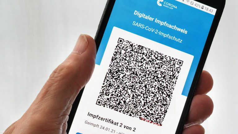 WHO aktywowała na całym świecie 38 tajnych kodów śledzenia szczepionek