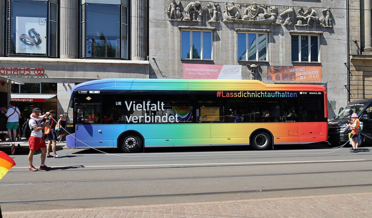 13-letni Irakijczyk znany policji bije kierowcę autobusu na komę