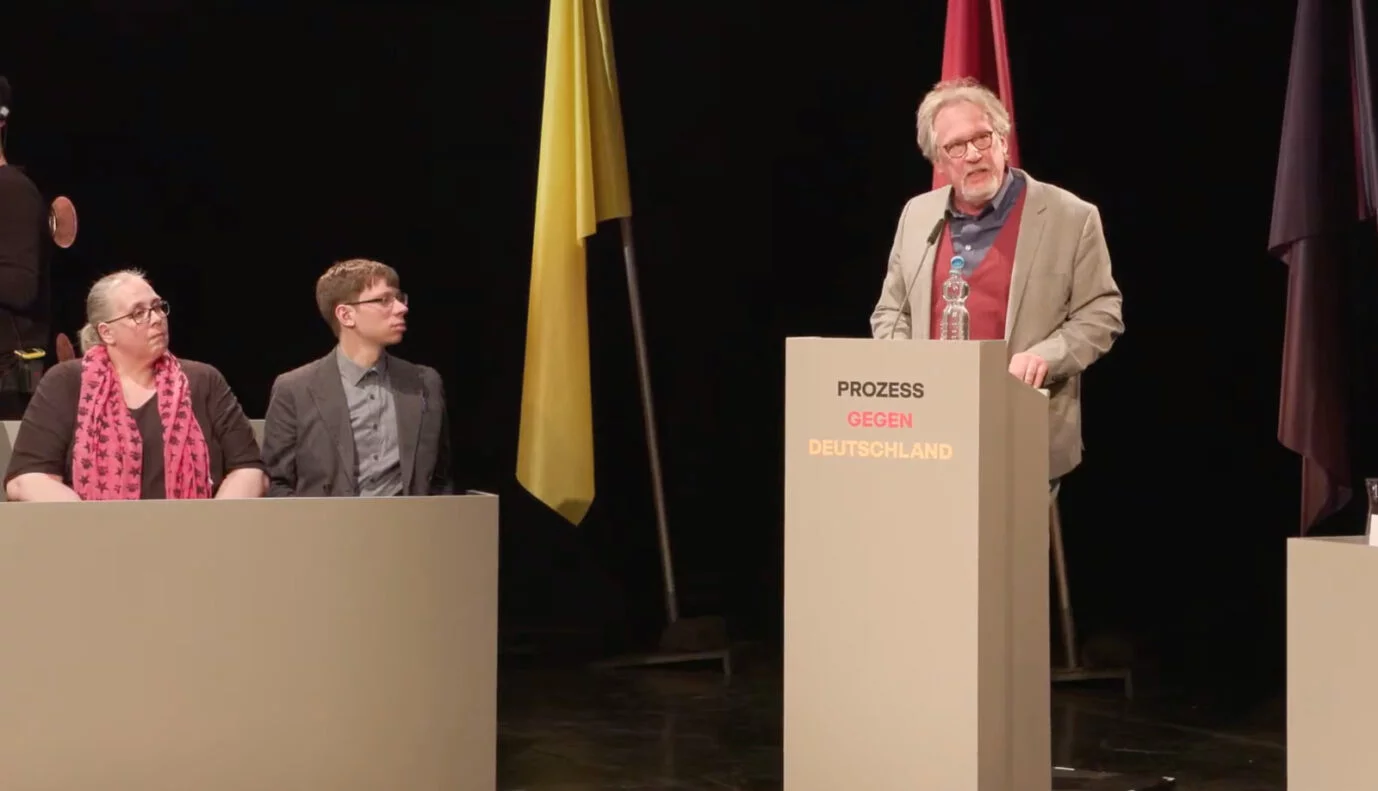 Nowości ze szpitala psychiatrycznego na wolnam powietrzu: Po przemówieniu Martensteina lewica nawzajem się leczy