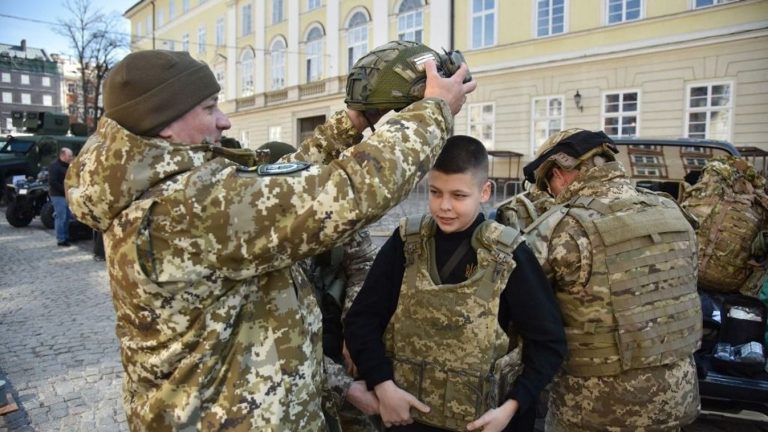 Ukraina: Brutalne polowania uliczne na mięso armatnie (Wideo)