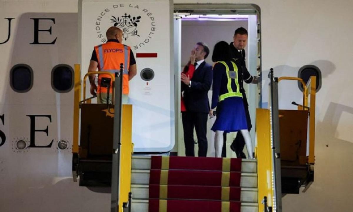 Trump szydzi z Macrona: „Ekstremalnie źle traktowany przez żonę” (wideo)