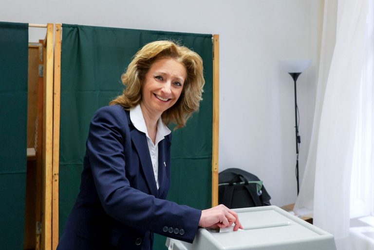 Węgierska komisarz ministerialna Fidesz krytykuje zdrajców Fidesz.